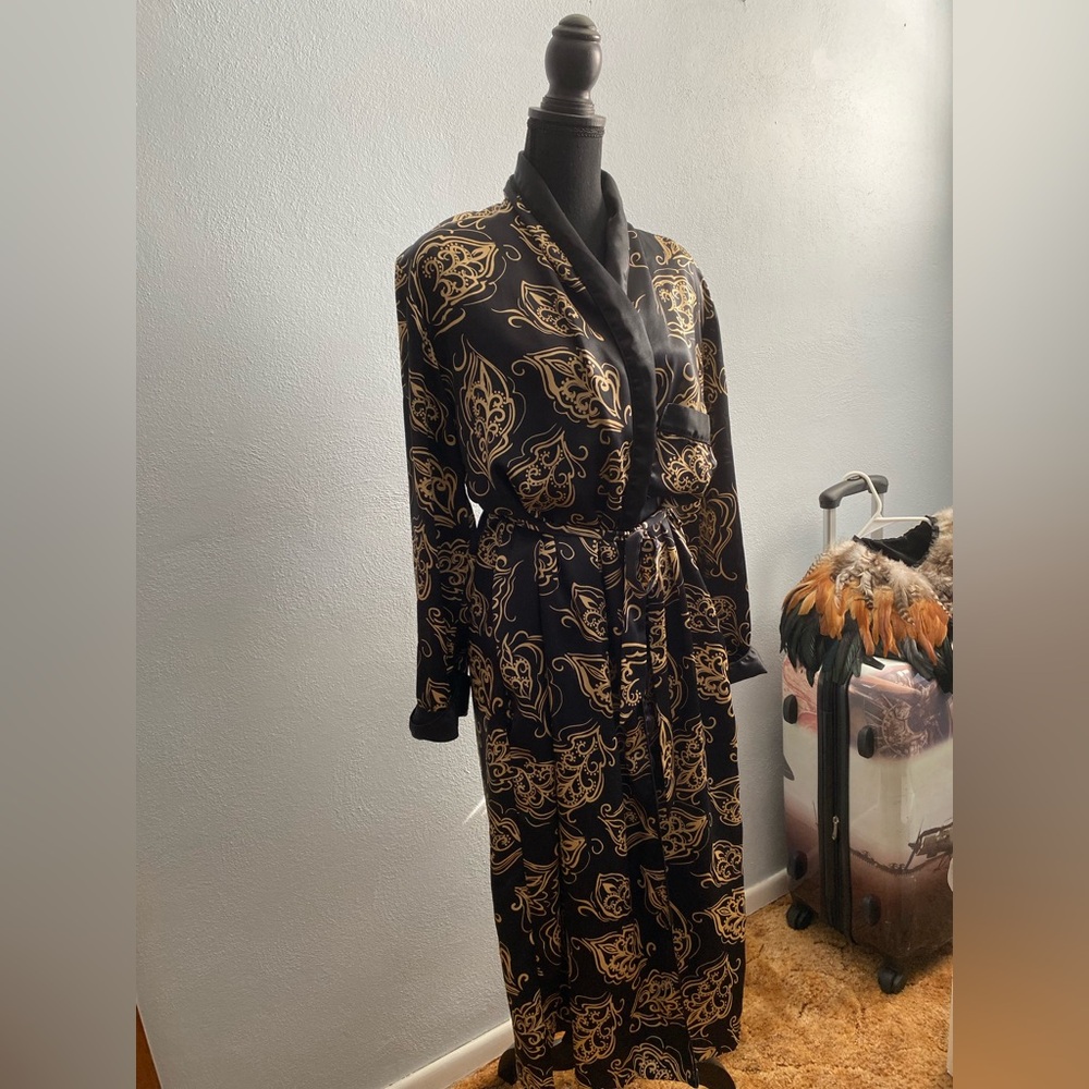 Elegant Black and Gold Women's Robe